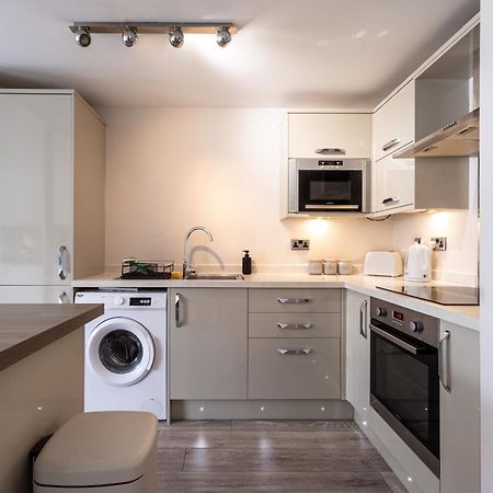 Modern 2 Bed Apartment Near Gatwick Crawley  Zewnętrze zdjęcie