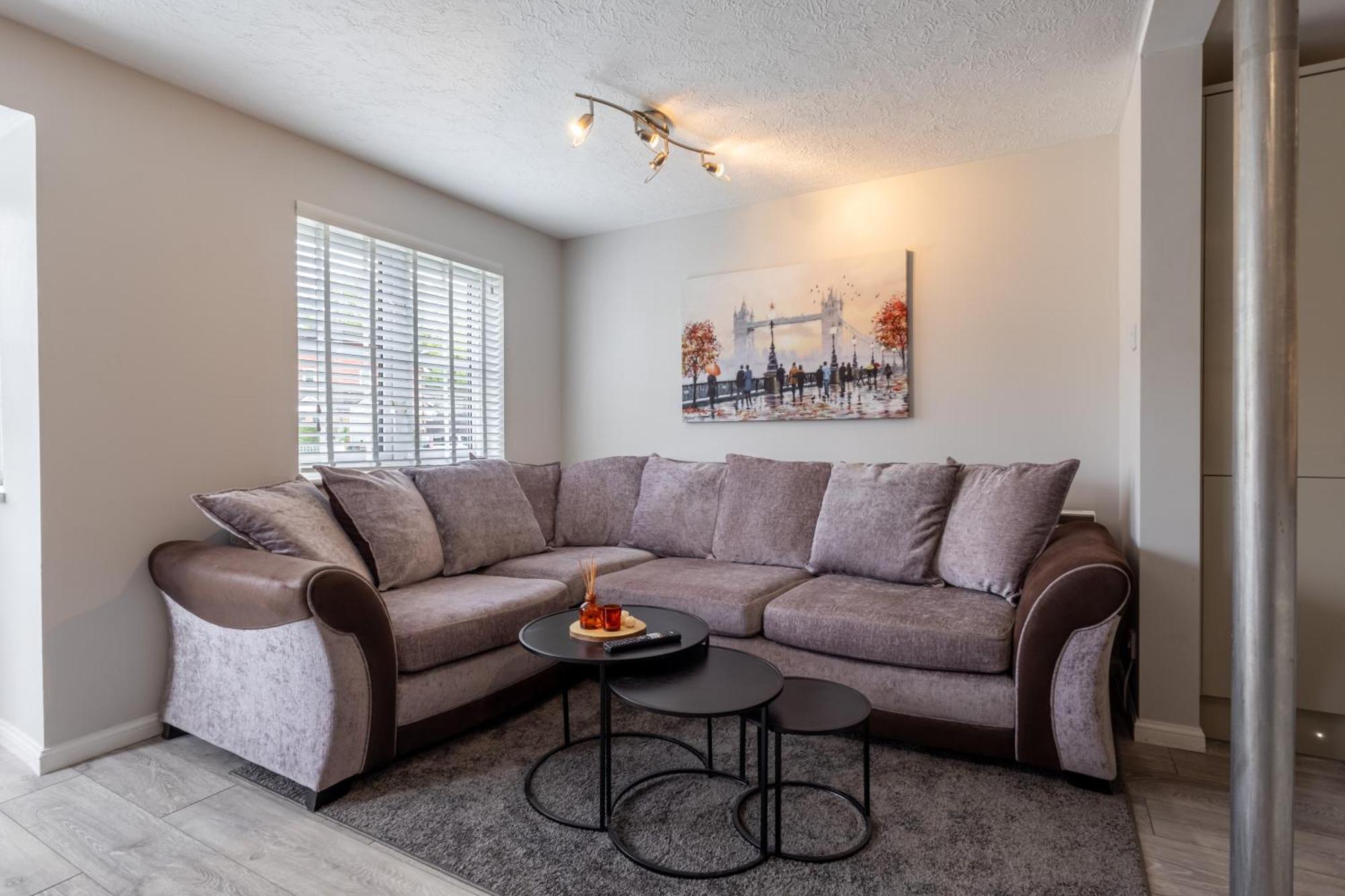 Modern 2 Bed Apartment Near Gatwick Crawley  Zewnętrze zdjęcie