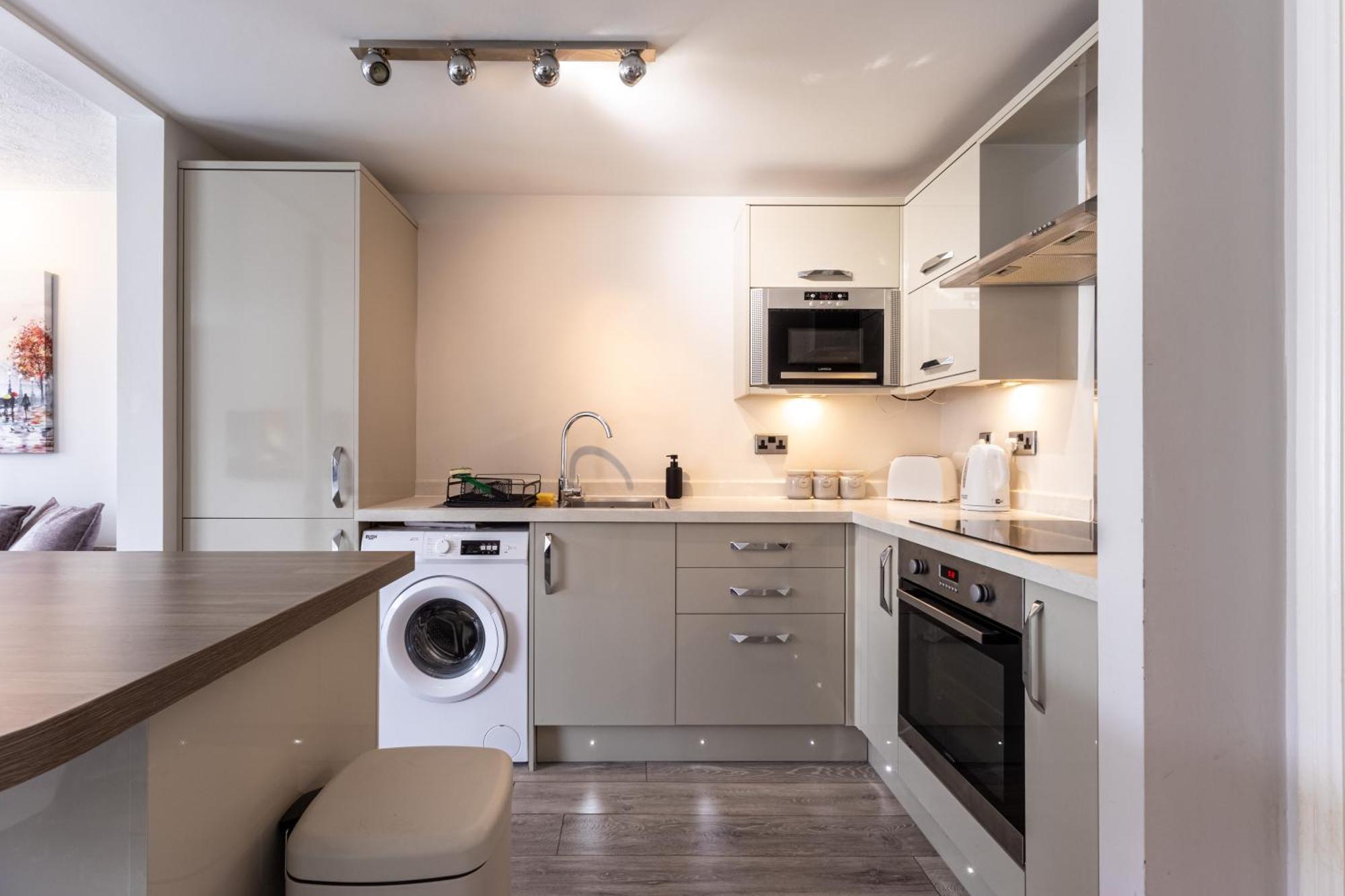 Modern 2 Bed Apartment Near Gatwick Crawley  Zewnętrze zdjęcie