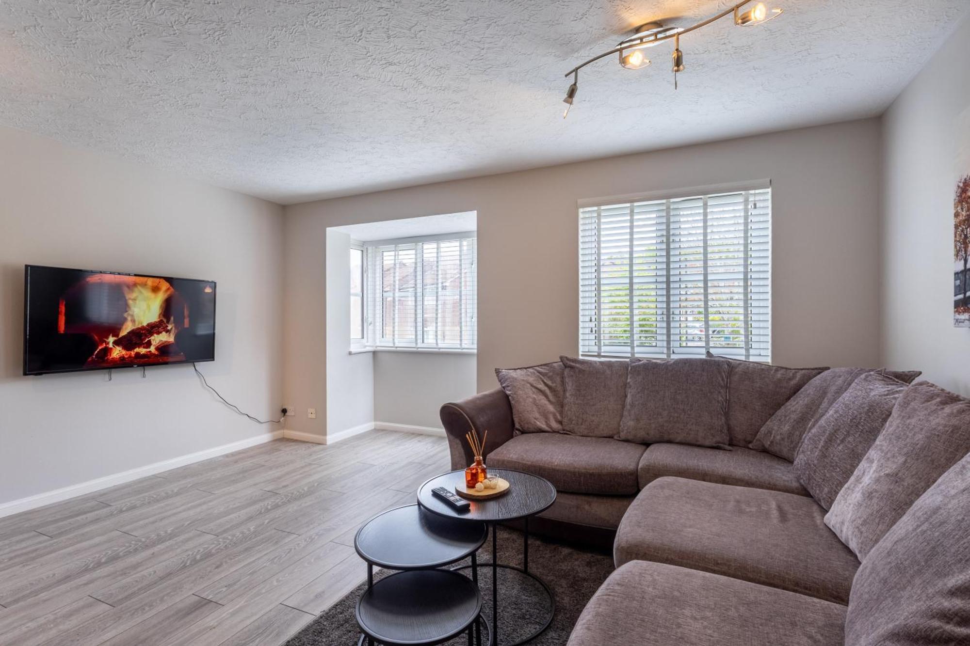 Modern 2 Bed Apartment Near Gatwick Crawley  Zewnętrze zdjęcie