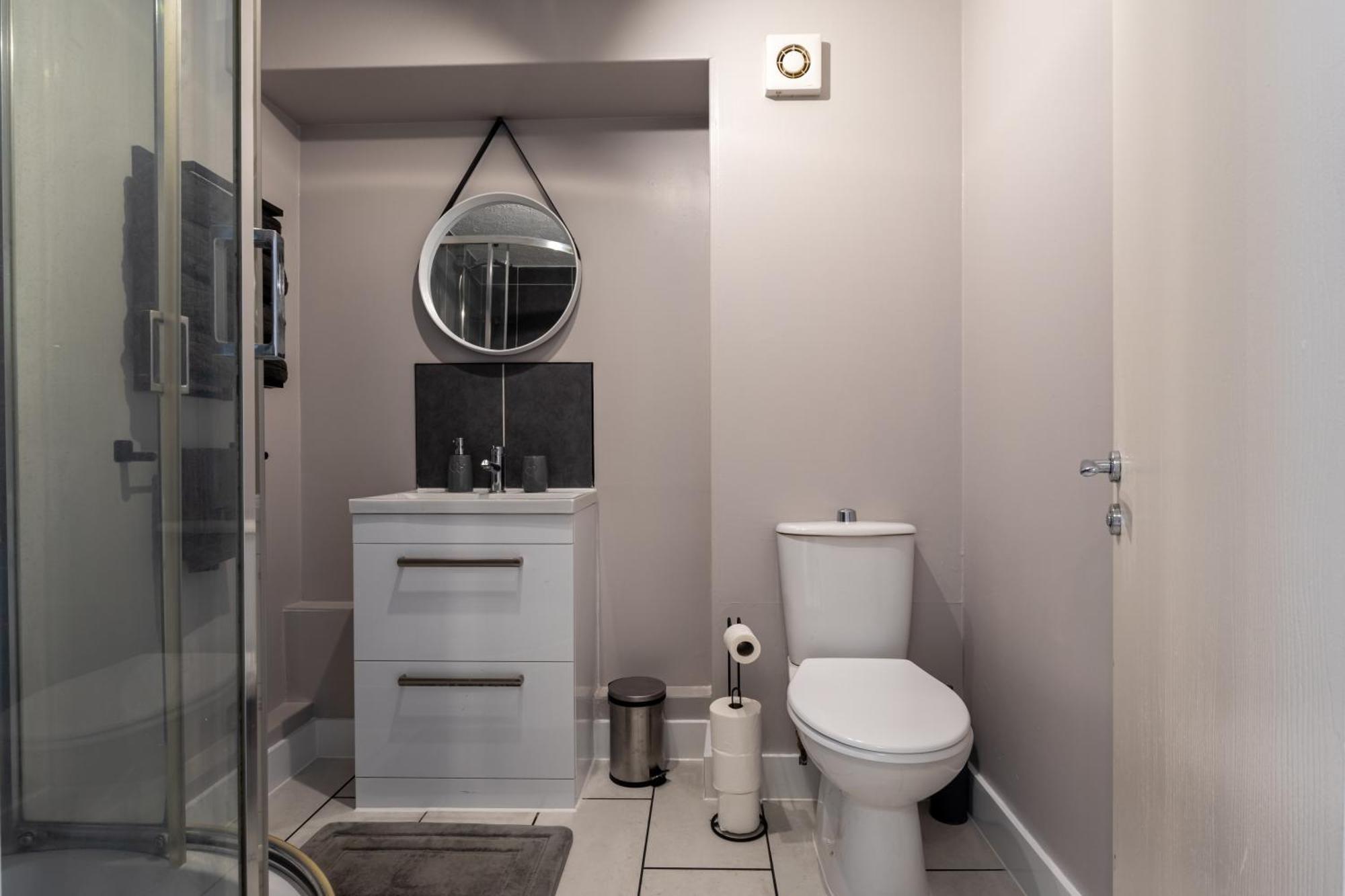 Modern 2 Bed Apartment Near Gatwick Crawley  Zewnętrze zdjęcie
