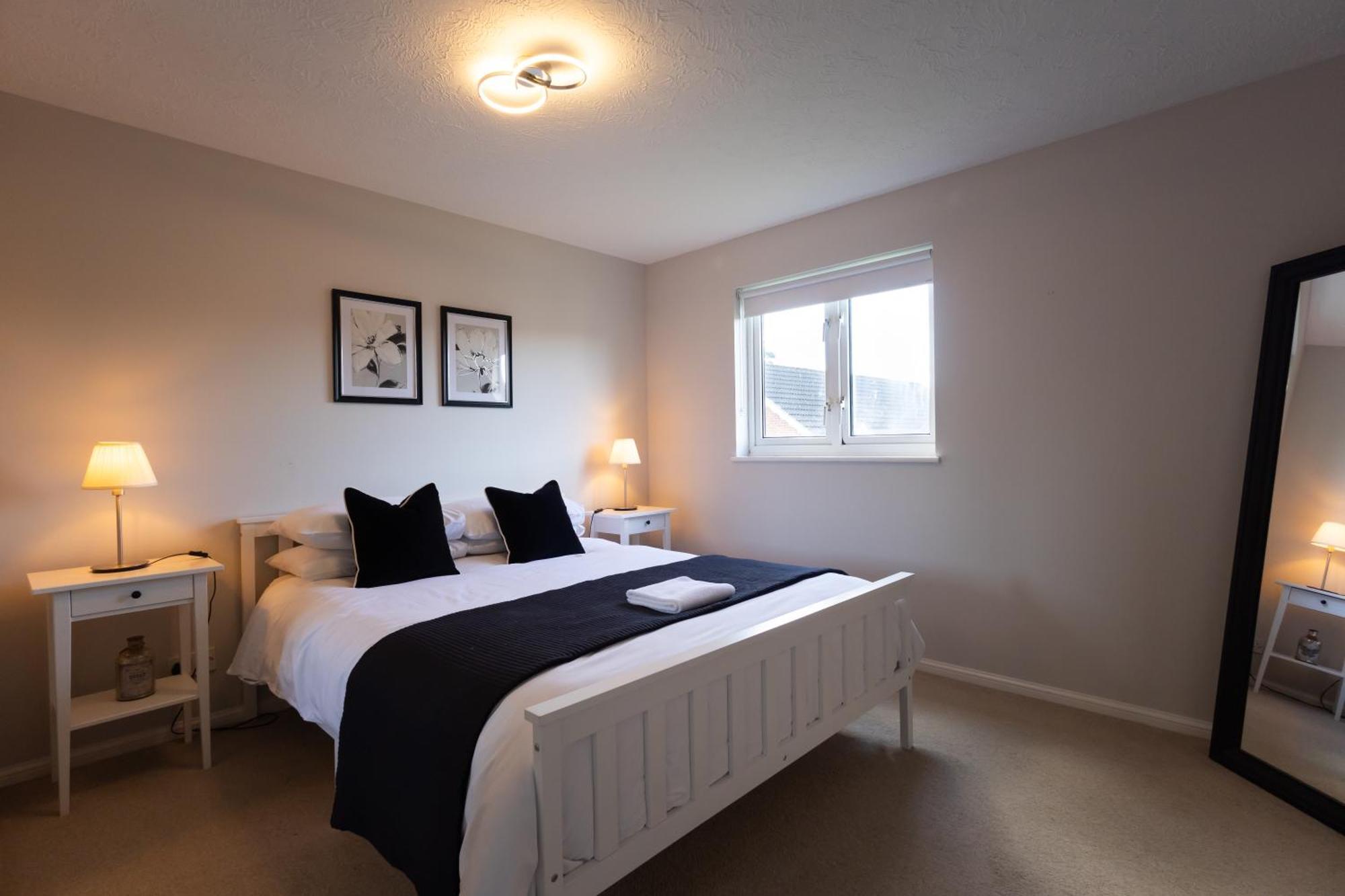 Modern 2 Bed Apartment Near Gatwick Crawley  Zewnętrze zdjęcie