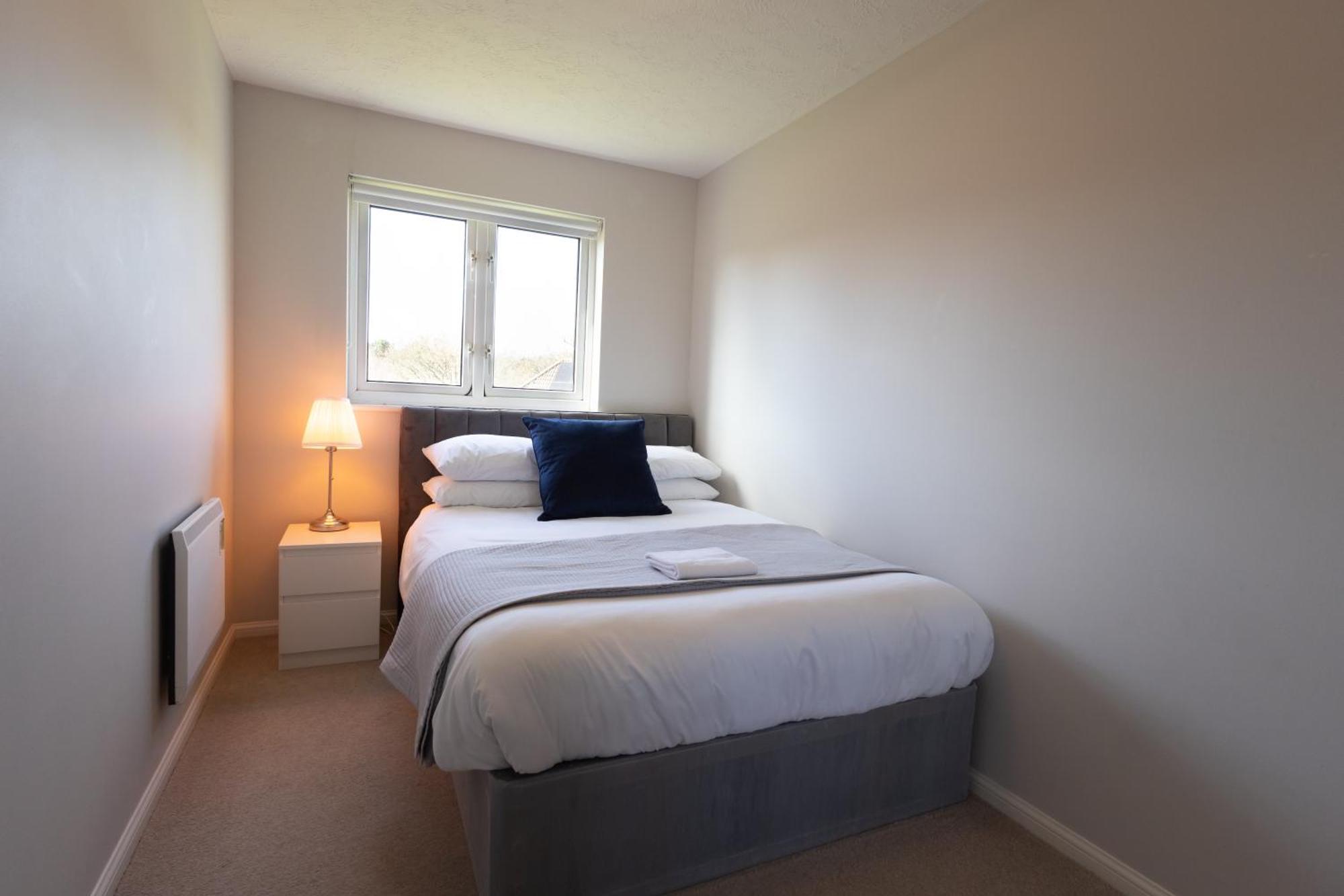 Modern 2 Bed Apartment Near Gatwick Crawley  Zewnętrze zdjęcie